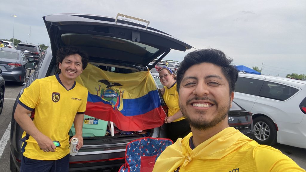 Mis primos, mi primo y su esposa.